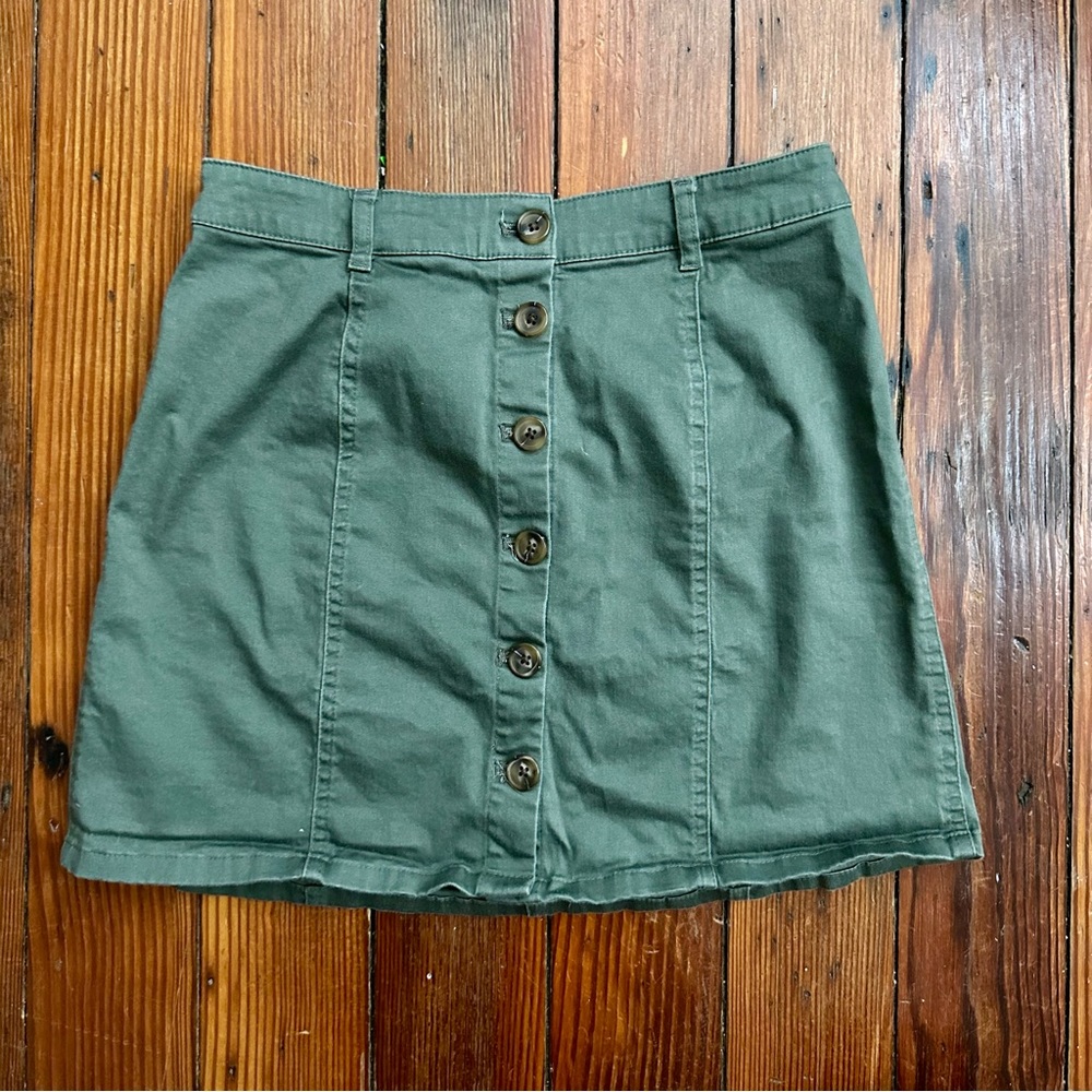 Forever 21 midrise button front mini khaki skirt Small
